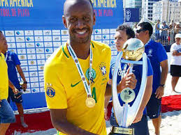 Além do brasil, estão na disputa grandes seleções mundiais, como emirados árabes e taiti, além da escola europeia, que tem na rússia e em portugal, atual campeão do torneio, seus principais representantes. Sargentos Da Marinha Sao Campeoes Da Copa America De Futebol De Areia Marinha Do Brasil