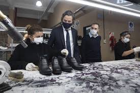 61,905 likes · 19,414 talking about this. Santiago Cafiero Y Martin Guzman Recorrieron Una Zapateria Familiar Que Sigue Vendiendo Gracias Al Estado Radio Infinita Goya