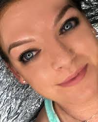 Kari Delong's Instagram, Twitter & Facebook