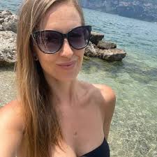 👇🏼Chtěla bych se spojit s lidmi, které baví👇🏼 Umělá inteligence Tvořit  obsah Copíci Grafici Psychologie Markeťáci