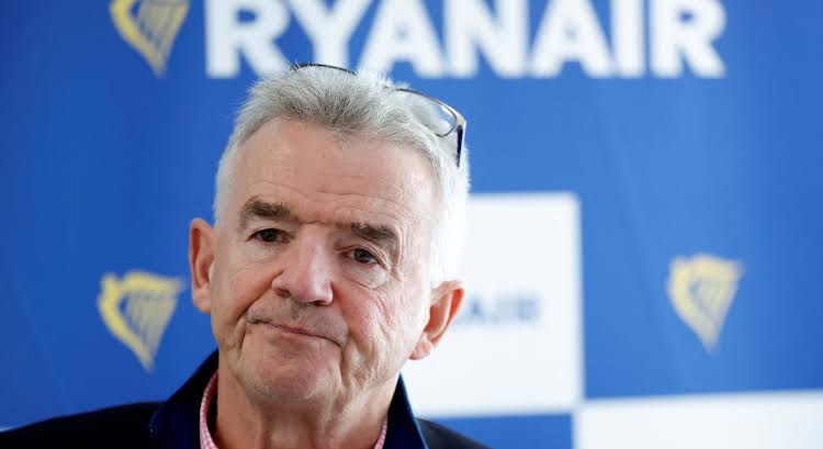 Ryanair estalla y asegura que las declaraciones de Óscar Puente sobre su  falta de aviones son "falsas"