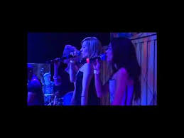 Fra di noi, c'è bisogno d'armonia , poi diventa facile, aiutarsi a vivere. Quanto Amore Sei Eros Ramazzotti Letras