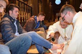 Santa messa in coena domini giovedì santo 9 aprile 2020. Mons Napolioni Nella Messa In Coena Domini La Medicina Di Gesu Per Le Nostre Violenze E Divisioni E Invitarci Tutti A Cena Diocesidicremona It
