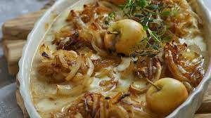 sealiha sibula ja majoneesikattega salvest foodstuff food chicken