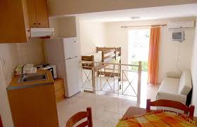 Και μόνιμο πληθυσμό που ανέρχεται στους 840 περίπου κατοίκους σύμφωνα με τη. Filoxeno Com Xrysh Akth Enoikiazomena Diamerismata Arkitsa