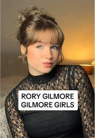 Elisa Carr's Instagram, Twitter & Facebook