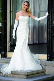 Gebrauchte brautkleider wie neu im outlet in großer auswahl von bekannten designern und marken kaufen. Hochzeitsfuhrer Hochzeitsportal Alles Zum Thema Hochzeit Traumhochzeit Cc