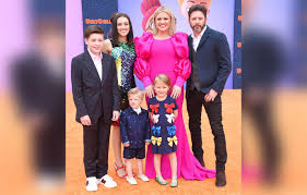 She was a member of destiny's child as well as a solo artist. Kelly Clarkson Asks Judge To Restore Her Famous Last Name