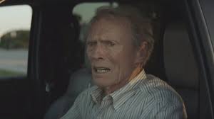 Nel film si scontrano due mondi diversi: Il Corriere The Mule Il Trailer Italiano Del Nuovo Atteso Film Di E Con Clint Eastwood