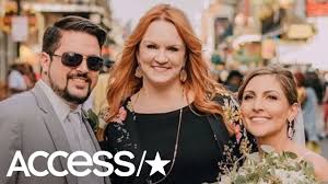 'pioneer woman' star ree drummond doesn't get what the big deal is. Pioneer Woman Fans Score Surprise Wedding Day Photo With Ree Drummond Herself Youtube
