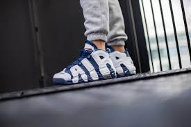 40% editor rating 15% user ratings 45% reviewmeter. Nike Air More Uptempo Gs White Midnight Navy Metallic Gold 415082 104