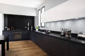 Cuisine Noire Et Bois Ouverte Cuisine Noir Et Blanc Cuisines Design Cuisine Noire