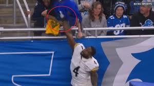 DK Metcalf throws punch at Lions fan during game