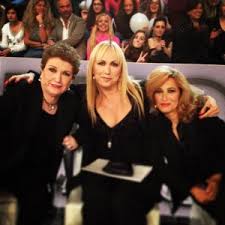 Emma, alessandra amoroso, valerio scanu, sergio, elodie, dalla scuola di amici sono usciti tanti cantanti oggi affermati. Anticipazioni Amici 2013 Un Irritante Di Michele Verifica La Cantante Greta Urbanpost