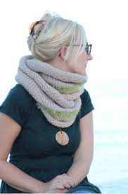 Knit and purl (watch the knit stitch 'how to' tutorial here, and the purl stitch tutorial here). Easy Infinity Scarf The Philomena Handy Little Me