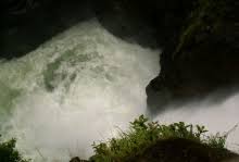 En este #feriado disfruta de lo que la naturaleza te ofrece. Info Cascada Pailon Del Diablo Banos Tungurahua Ecuador