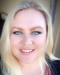 Sarah Waltz's Instagram, Twitter & Facebook