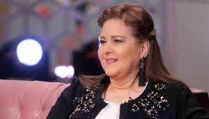 أمي كانت على طول بتتخانق معايا أنا ودنيا عشان ننام ونذاكر، خاصة إننا كنا بنروح مع بابا المسرح وكان وقتها مسرحية (بهلول في اسطنبول). Hil6kw7a9m Nhm