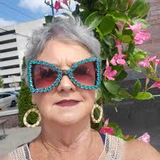 T-shirt blanket maker for custom school tees