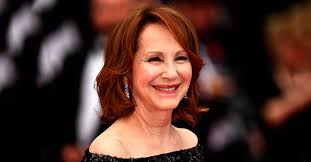 Nathalie baye was born on july 6, 1948 in mainneville, eure, france. Nathalie Baye Plaisante Sur Son Age En Partageant Une Photo Inedite De Sa Jeunesse