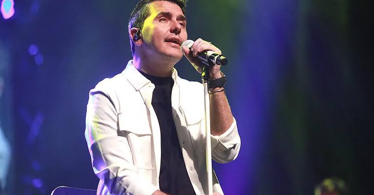 Jan Smit komt naar Gent, maar ook naar Lommel én Roeselare: “Mijn oma is er  nu niet meer, maar tijdens het zingen van haar lied zal de dankbaarheid  overheersen in plaats van