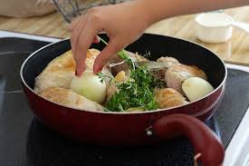 Poulet A La Creme Chicken With Cream Sauce Grateful Prayer Thankful Heart Cream Sauce For Chicken Cream Sauce French Dishes