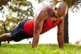 Évitez de cambrer le dos et tenez 30 secondes, puis. Comment Augmenter Le Volume De Ses Bras Quatre Exercices Pour Muscler Ses Bras Sans Materiel L Equipe