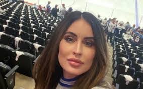 Ashley Cave's Instagram, Twitter & Facebook