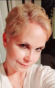 What color eyes do your cousins have?