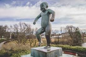 «sinnataggen» er en skulptur i vigelandsanlegget i frognerparken i oslo. Yh4ae Jr1cv3tm