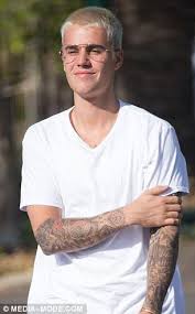 When he went back to his natural color in 2017, the change made headlines. Justin Bieber Appears To Be Morphing Into Eminem With His Blonde Hair Justin Bieber Eminem Justin