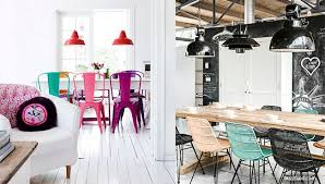 Ad esempio con il riciclo creativo ed il fai da te si possono creare nuove decorazioni da oggetti di cui disponiamo o acquistabili a poco, tinteggiare le pareti, cambiare il rivestimento dei divani, utilizzare carta da parati, tende, tappeti, comprare piante d'appartamento o disporre i mobili. Ornamenti E Idee Per Decorare La Casa Versa