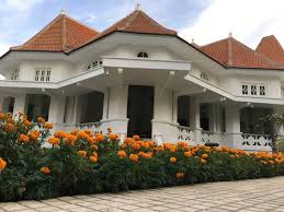 Sejak dulu bermimpi kode alam kucing masuk rumah 4d akan selalu dikaitkan dengan dunia supranatural. Dulu Menyeramkan Kini Omah Lowo Di Solo Bak Bangunan Megah Eropa