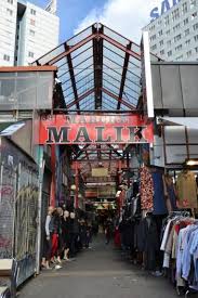 Marche Malik A Saint Ouen Vente De Vetements Dernier Cri