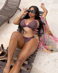 shaniki_03 : Im gonna go live again on my page in a minute, check it out  and see whats goin on😘🍑💦 👉 linkr.bioshaniki.hernan… • TwiCopy