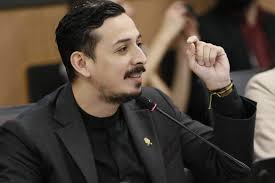 Ariel Robles solicita a la Comisión de Control y Gasto investigar a  ElMundo.cr