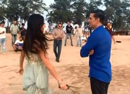 Watch Akshay Kumar Disapproves Katrina Kaif S Failed Attempt At After Shoot Games Bollywood News Bollywood Hungama Последние твиты от katrina kaif online (@katrinakaiffb). watch akshay kumar disapproves katrina