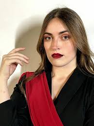 Este sábado os presentamos a... ALBA MANZANARES como LADY MACBETH🩸  🕯@albaamanzanares interpretará a este gran personaje en la nueva función  de Barbate. ‼️ESTE SÁBADO 17, 21:00 H. TERRAZA LONJA VIEJA. > MACBETH.