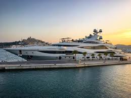 Lionheart 90m 295ft 3in Benetti 2016 Spotted In Ibiza Yacht Design Boats Luxury Benetti Yachts