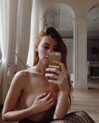 Ann Umbird Nude Photo Leaks - NudoStar
