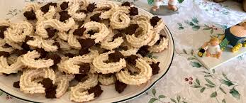 From the perennially popular knödel (bread dumplings) to maroni (roasted chestnuts) and kletzenbrot (austrian fruit bread), christmas is an excellent time to. Traditional German Christmas Cookies Authentic Recipes Step By Step