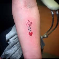 If the consultant is a woman, this card announces the arrival of a young lover who will soon be very important in the consultant's life. Queen Heart Tattoo Novocom Top