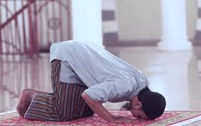 Shalat dhuha yang merupakan shalat sunnah untuk meminta rezeki, dan pertolongan bagi orang yang ingin bertaubat dengan keutamaan pintu surga. Tata Cara Sholat Dhuha 4 Rakaat Lengkap Dengan Niat Dan Doa