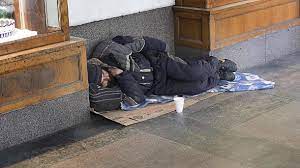 Dem gesetz zufolge werden obdachlose, welche die polizei im öffentlichen raum antrifft, zunächst verwarnt. Umstrittenes Gesetz In Ungarn Erster Obdachloser Vor Gericht