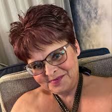 Brenda Borland's Instagram, Twitter & Facebook