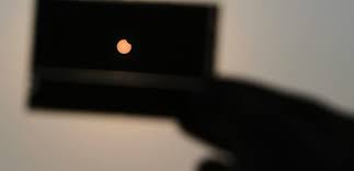 Donderdag vindt er hoog in het noorden een ringvormige zonsverduistering plaats. Zonsverduistering Zondag Niet In Nederland Te Zien