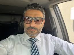 Daniel Decamp's Instagram, Twitter & Facebook