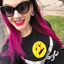 Kimi Eversole: Hair Colorist