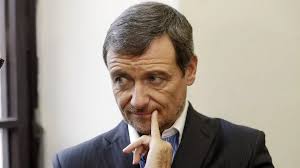 Bývalý hejtman středočeského kraje david rath, který si odpykává sedmiletý trest za korupci, byl převezen do věznice v brně. Policie Znovu Po Trech Letech Skoncila Vysetrovani Druhe Casti Kauzy Rath Novinky Cz