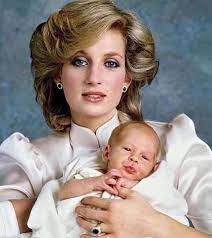 Veja mais ideias sobre diana, princesa diana, princesas. La Princesa Diana Con Su Hijo Harry 1984 Princesa Diana Diana Princesa Diana De Gales